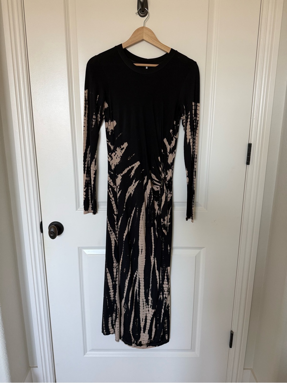 Young Fabulous & Broke Black Beige Tie Dye Long Sleeve Midi Dress Size S